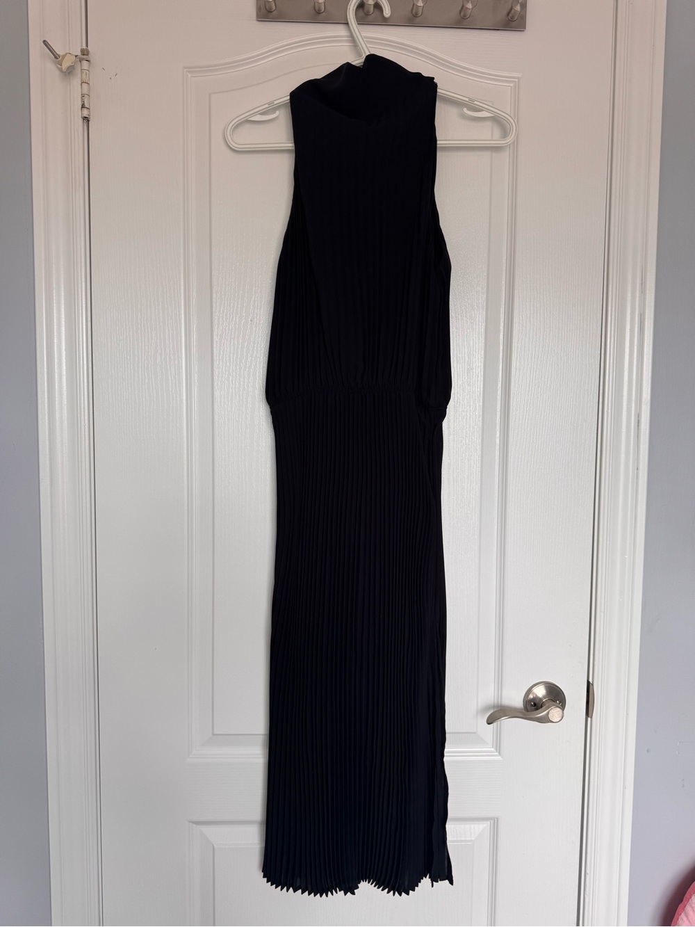 Aritzia - Babaton Black Sleeveless Pleated Maxi Dress